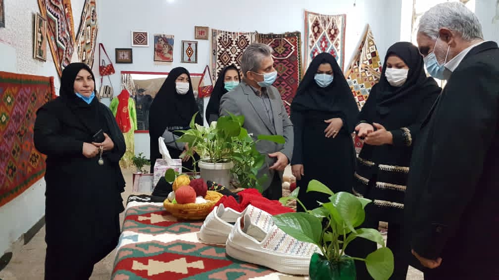 نمایشگاه صنایع دستی بانوان به مناسبت سالروز پیروزی انقلاب اسلامی در شهرستان باغملک افتتاح شد