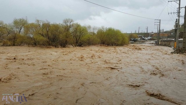 سامانه بارشی در صیدون راه ارتباطی ۲٠روستا را قطع کرد