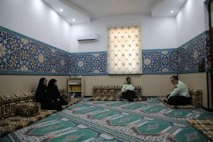 فرمانده کل انتظامی کشور، در حاشیه بازدید از مرزهای استان خوزستان، با خانواده شهید آزمون دیدار و گفت‌وگو کرد